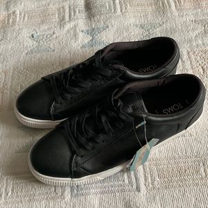 NWT Tom’s Carlson Sneakers